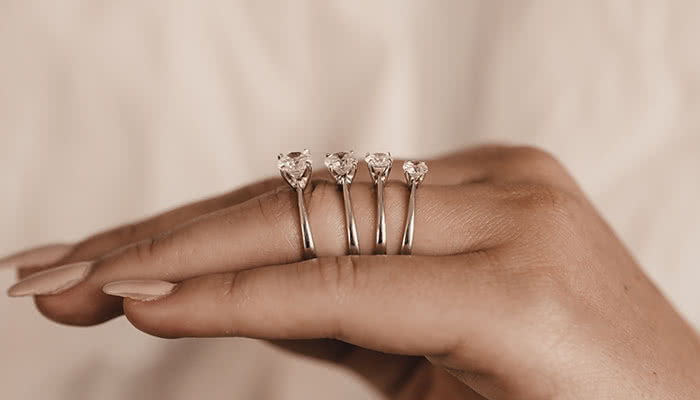 Smalle solitaire ring
