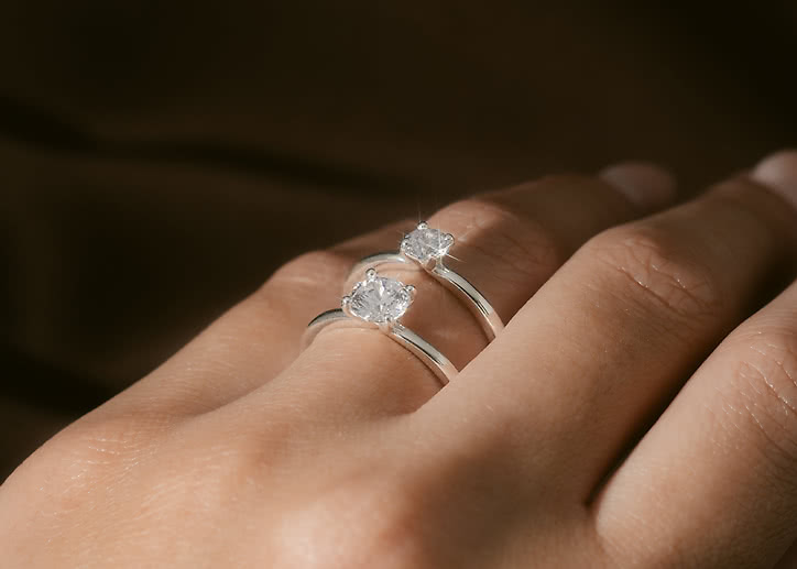 Cora solitaire ring 18K white gold & lab-grown diamond from VANBRUUN
