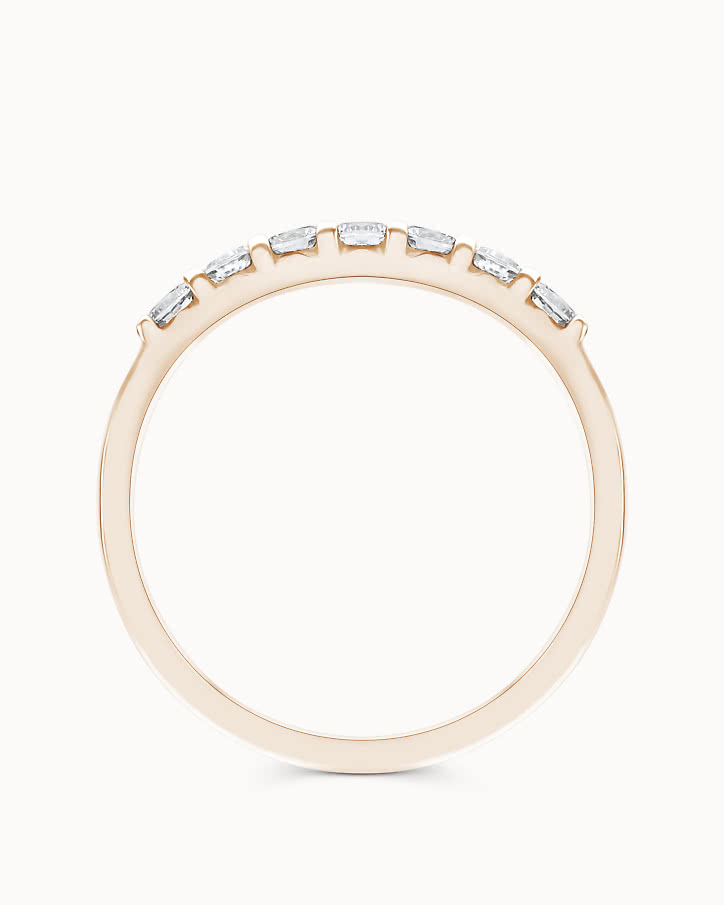 Eleonora i 18K roséguld med sju stycken lika stora labbodlade diamanter från VANBRUUN