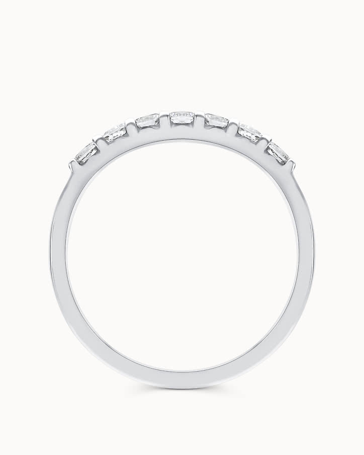 Eleonora i 18K vitguld med sju stycken lika stora labbodlade diamanter från VANBRUUN