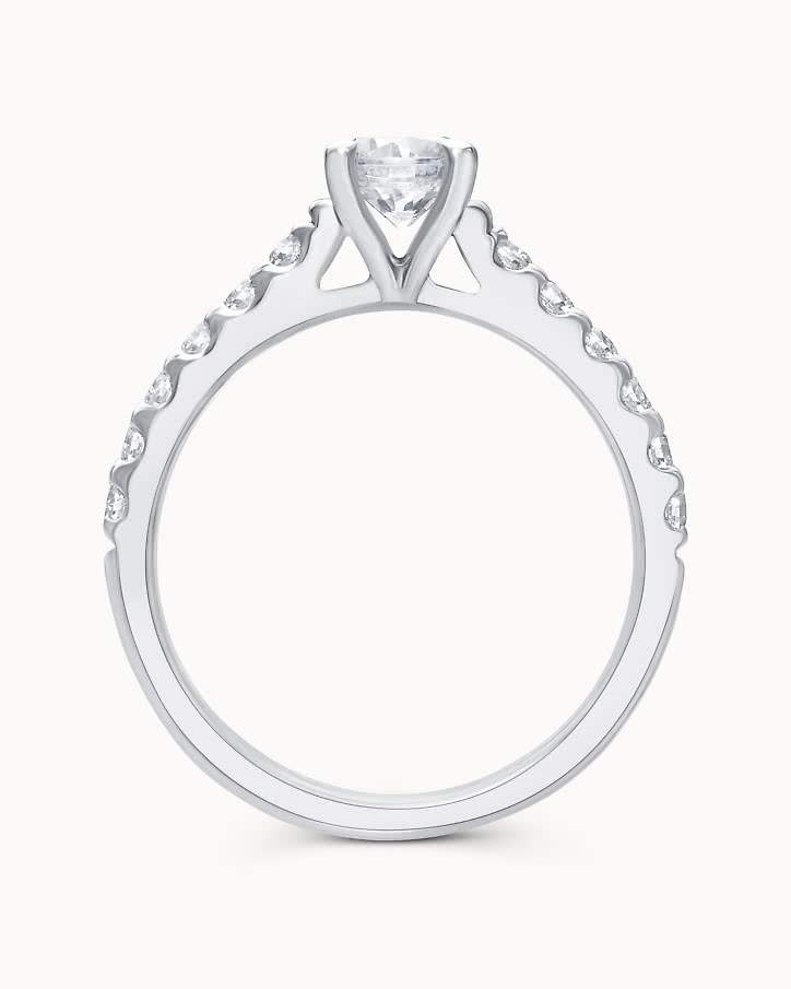 Sidostensring med diamanter i 18K Vitguld- Förlovningsring från VANBRUUN