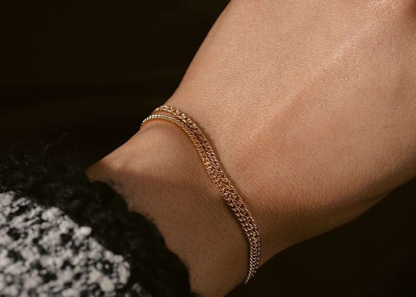 Two delicate chain bracelet in 18K gold, from VANBRUUN